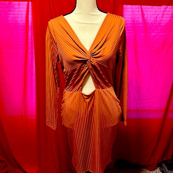 VENUS Dresses & Skirts - Venus bodycon dress with long sleeves